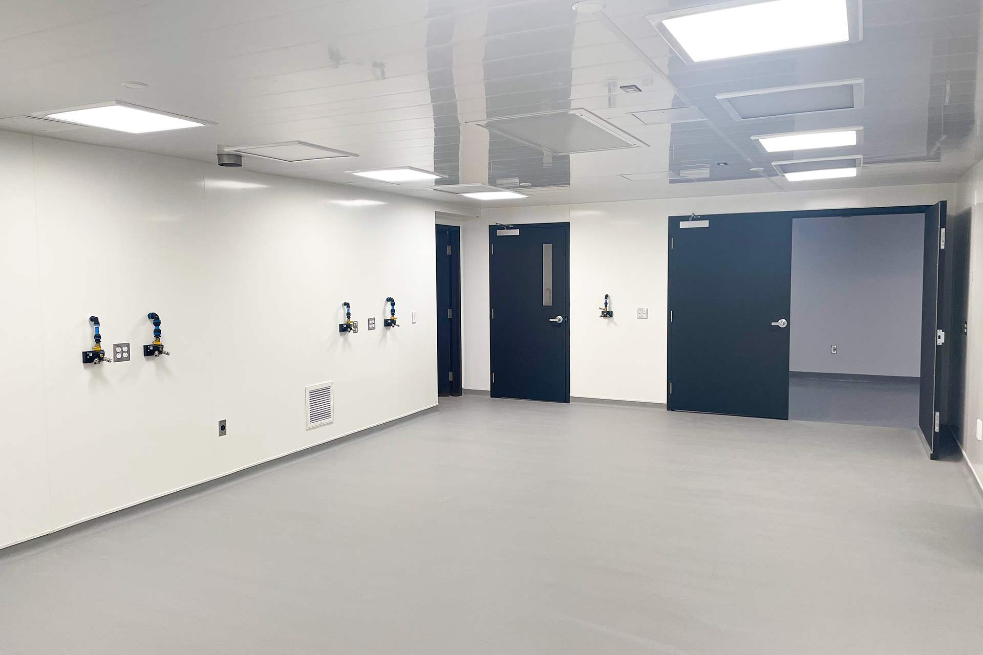 Altro floors and walls installed in pharma area