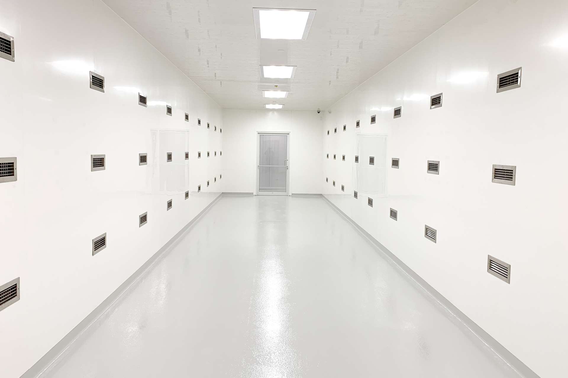 Altro installed in a cleanroom hallway